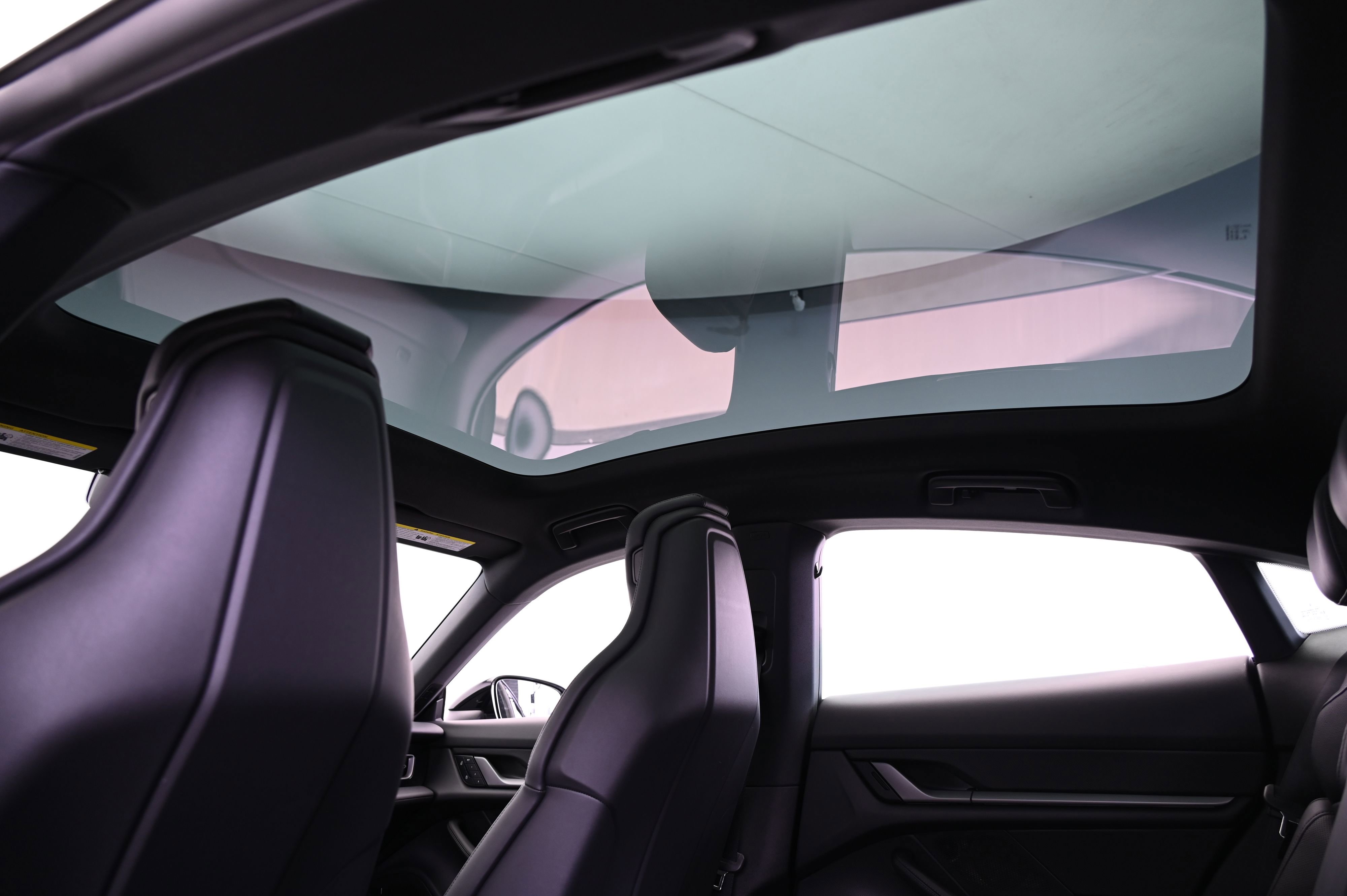 Used 2025 Porsche Taycan image 32