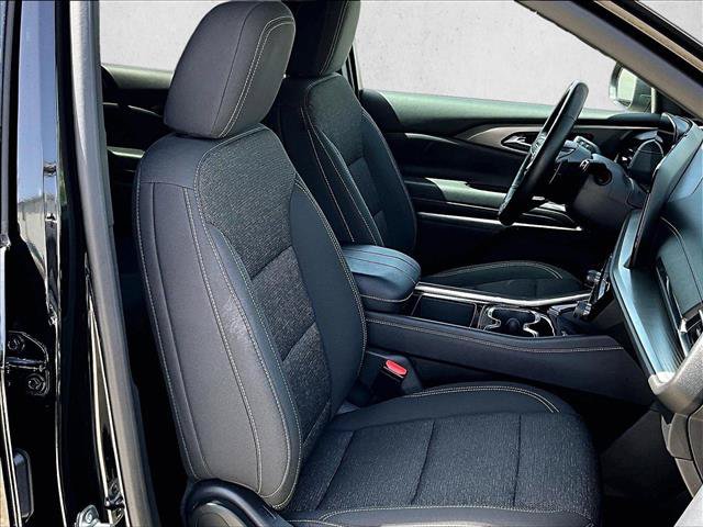 Used 2025 Chevrolet Traverse LT FWD image 9