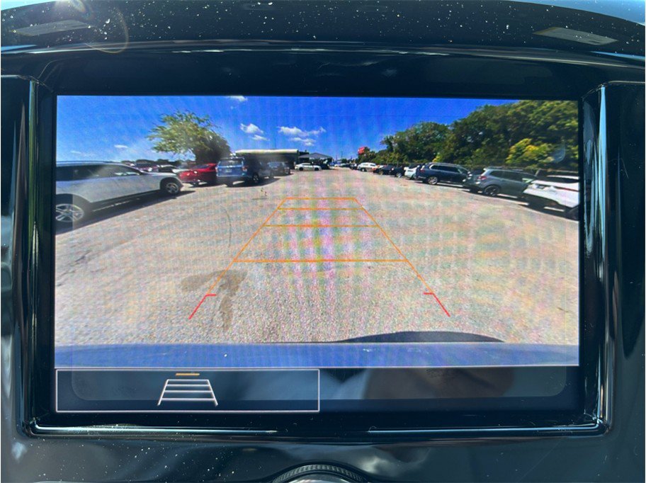 Used 2023 Chevrolet Traverse LS FWD image 27