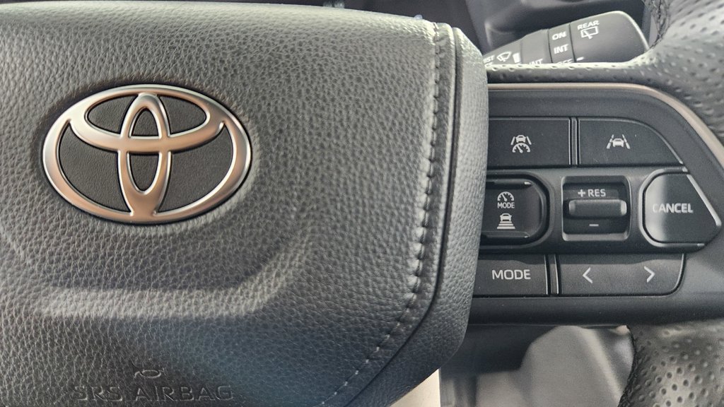 Used 2025 Toyota 4Runner SR5 AWD/4WD image 23