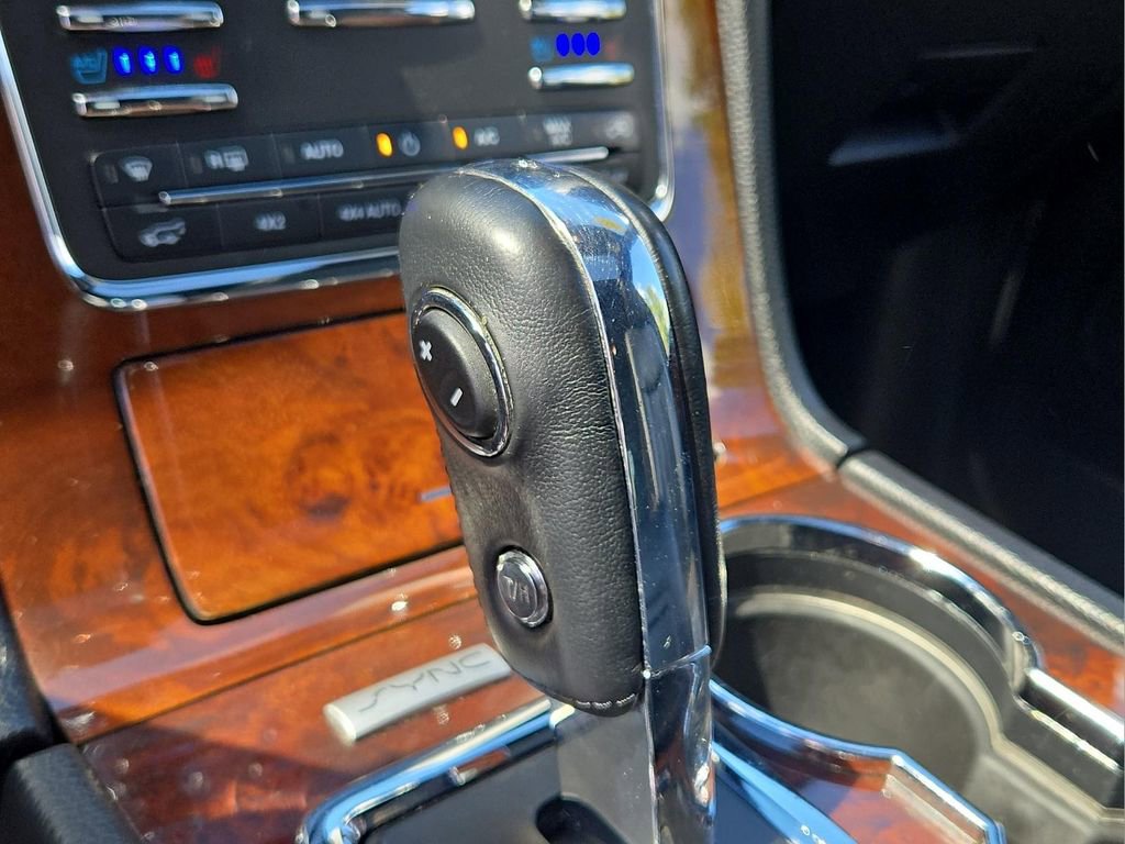 Used 2017 Lincoln Navigator Select AWD/4WD image 16
