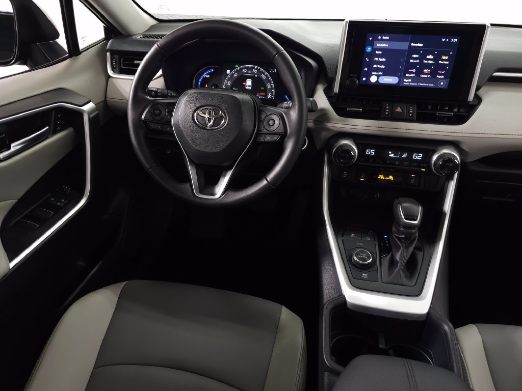 Used 2025 Toyota RAV4 XLE Premium w/ Weather Package AWD/4WD image 19