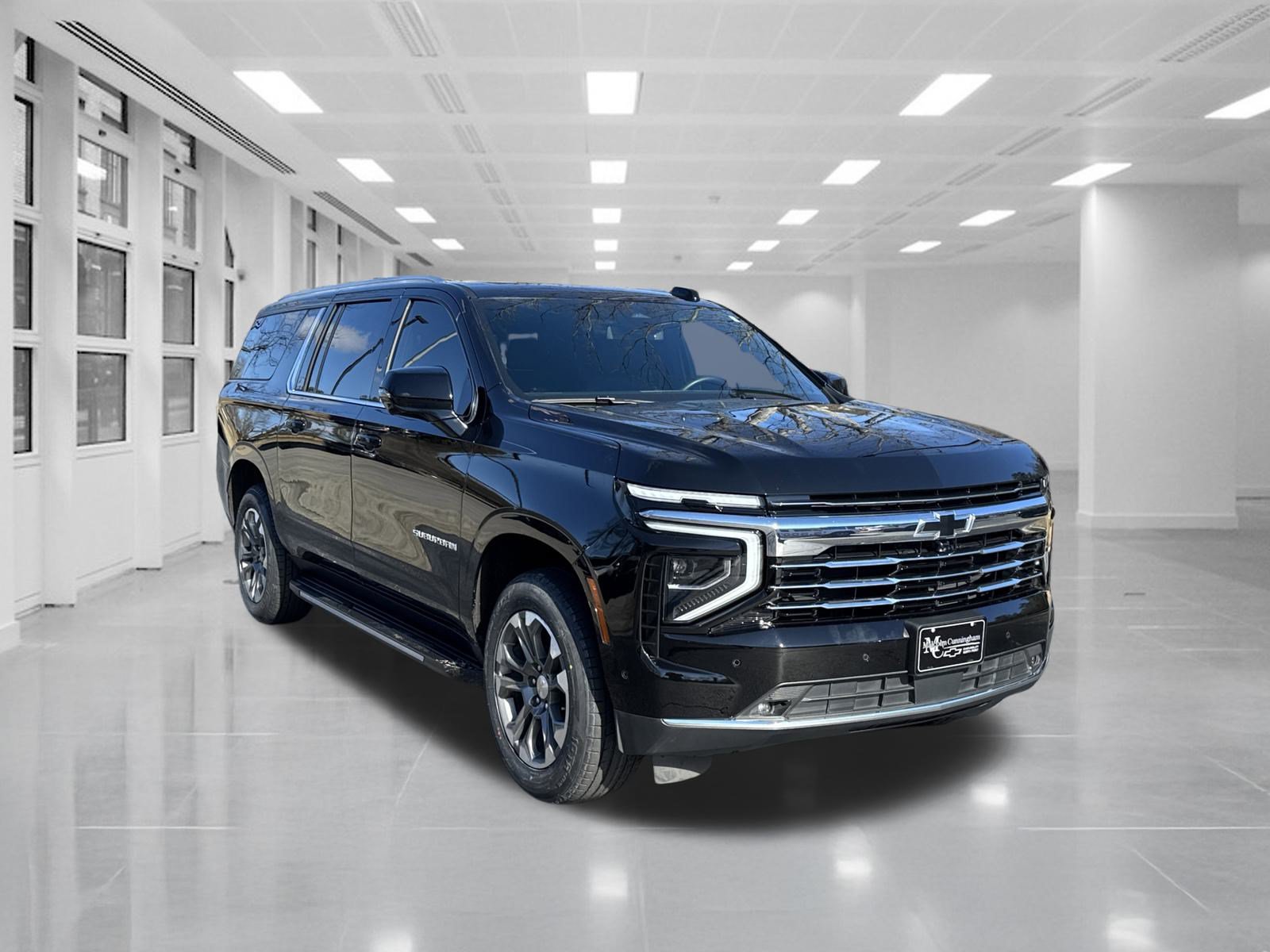 Used 2025 Chevrolet Suburban LT w/ Comfort Package RWD image 3