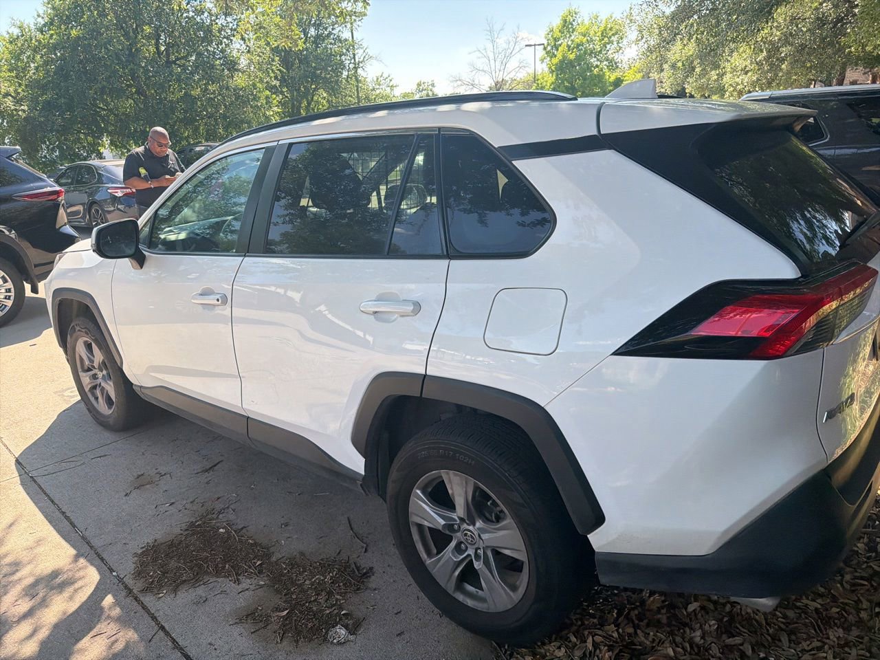 Used 2022 Toyota RAV4 XLE FWD image 4