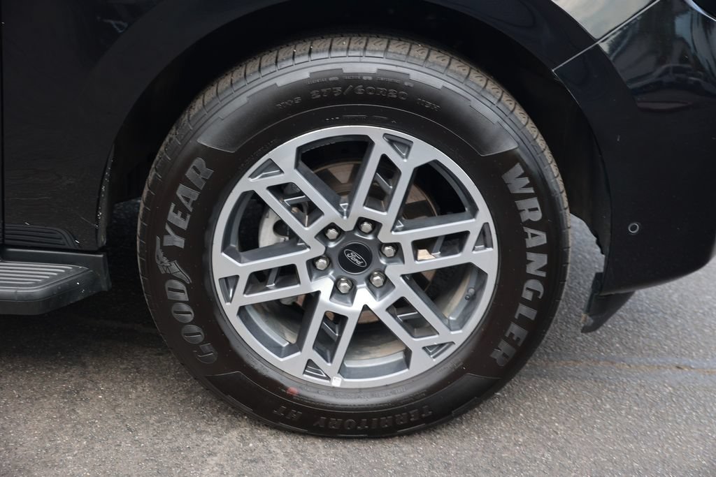Used 2025 Ford Expedition Active RWD image 10