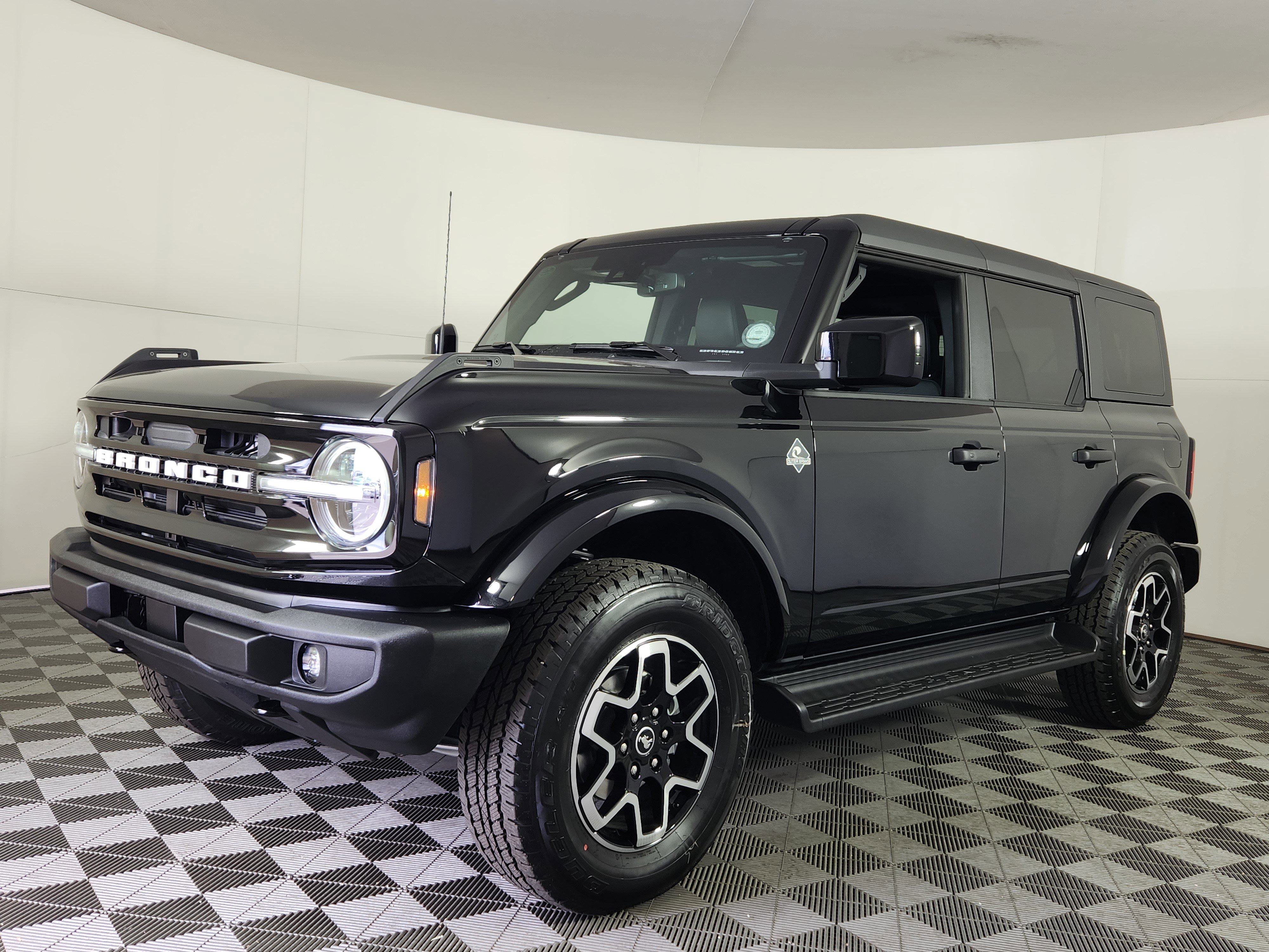 New 2026 Ford Bronco Outer Banks image 3