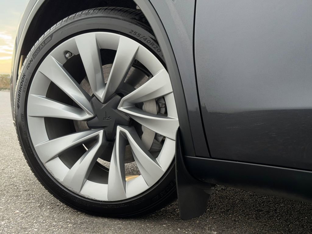Used 2026 Tesla Model Y Long Range image 25