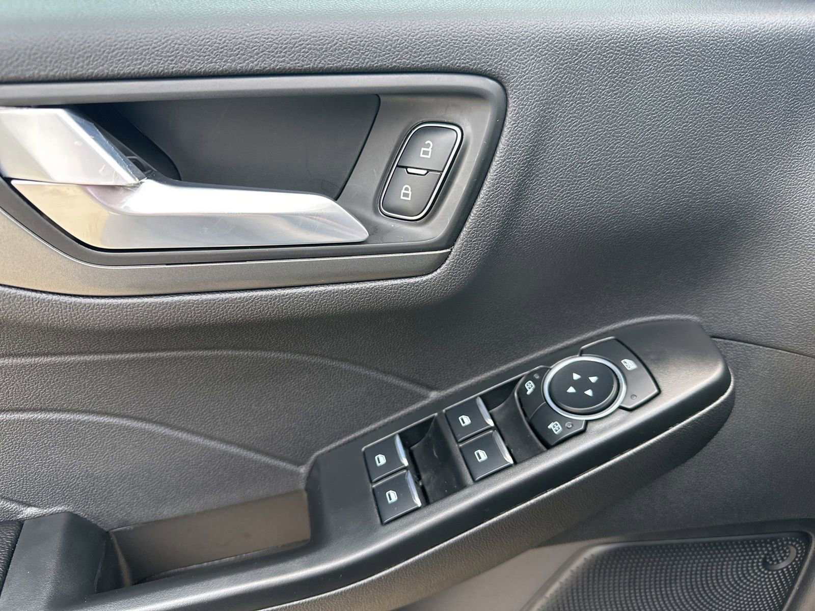 New 2025 Ford Escape SE image 7