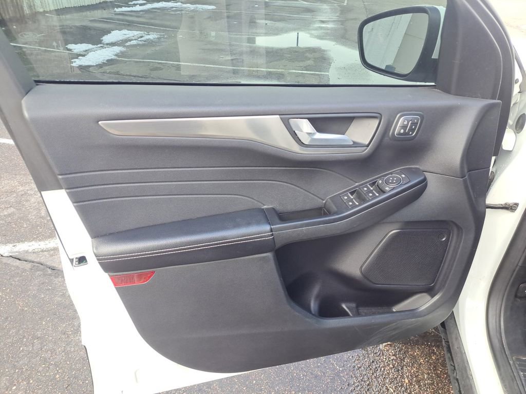 Used 2022 Ford Escape Titanium image 24