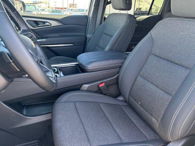Used 2025 Chevrolet Traverse LT image 21