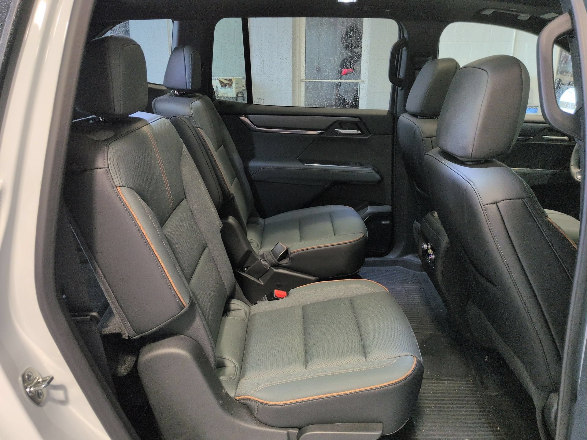 Certified 2025 GMC Acadia AT4 w/ Luxury Package AWD/4WD image 28
