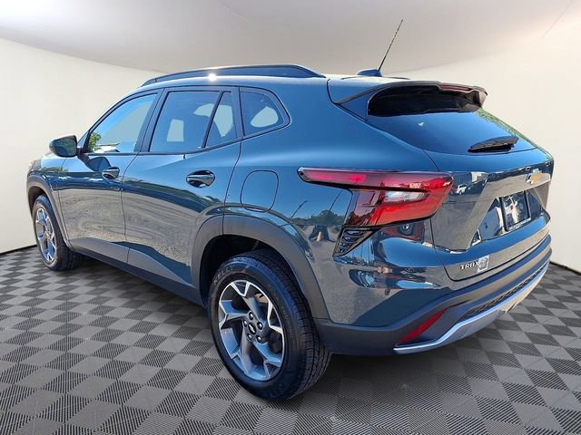 Certified 2025 Chevrolet Trax LT FWD image 4
