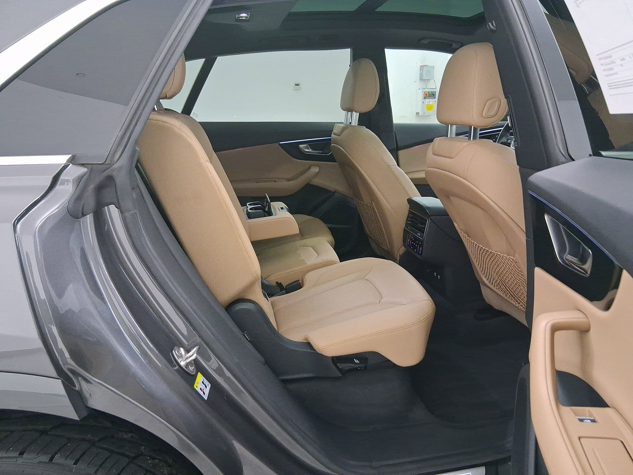 Used 2021 Audi Q8 Premium Plus w/ Premium Plus Package image 31