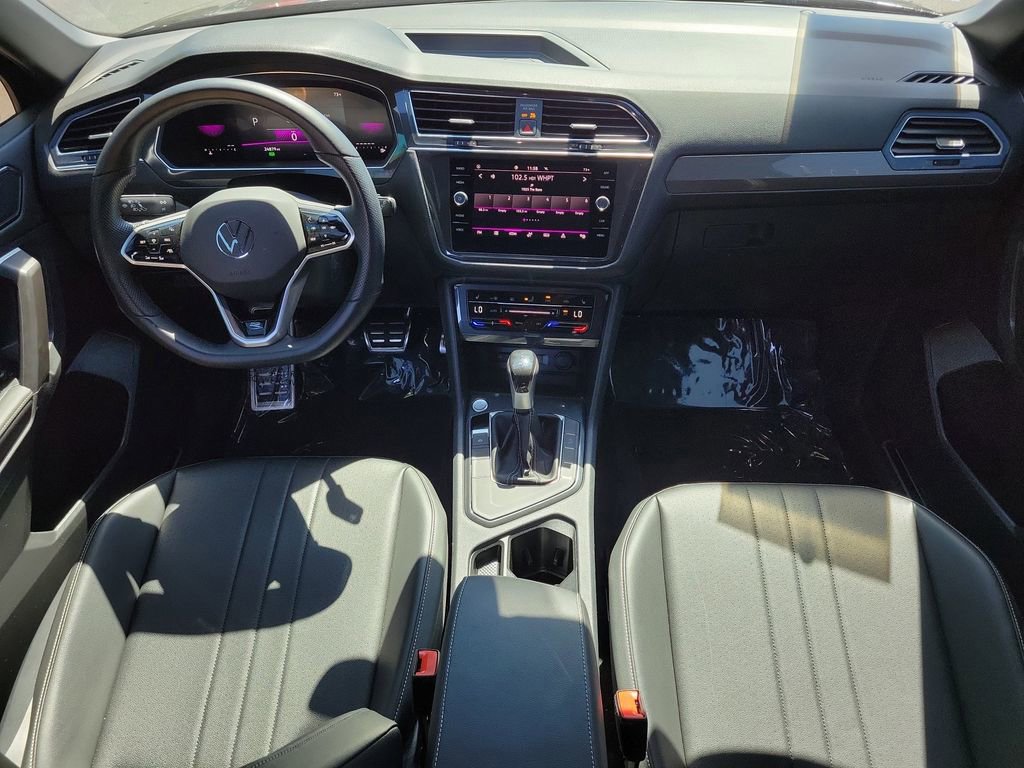 Used 2023 Volkswagen Tiguan SE R-Line image 12