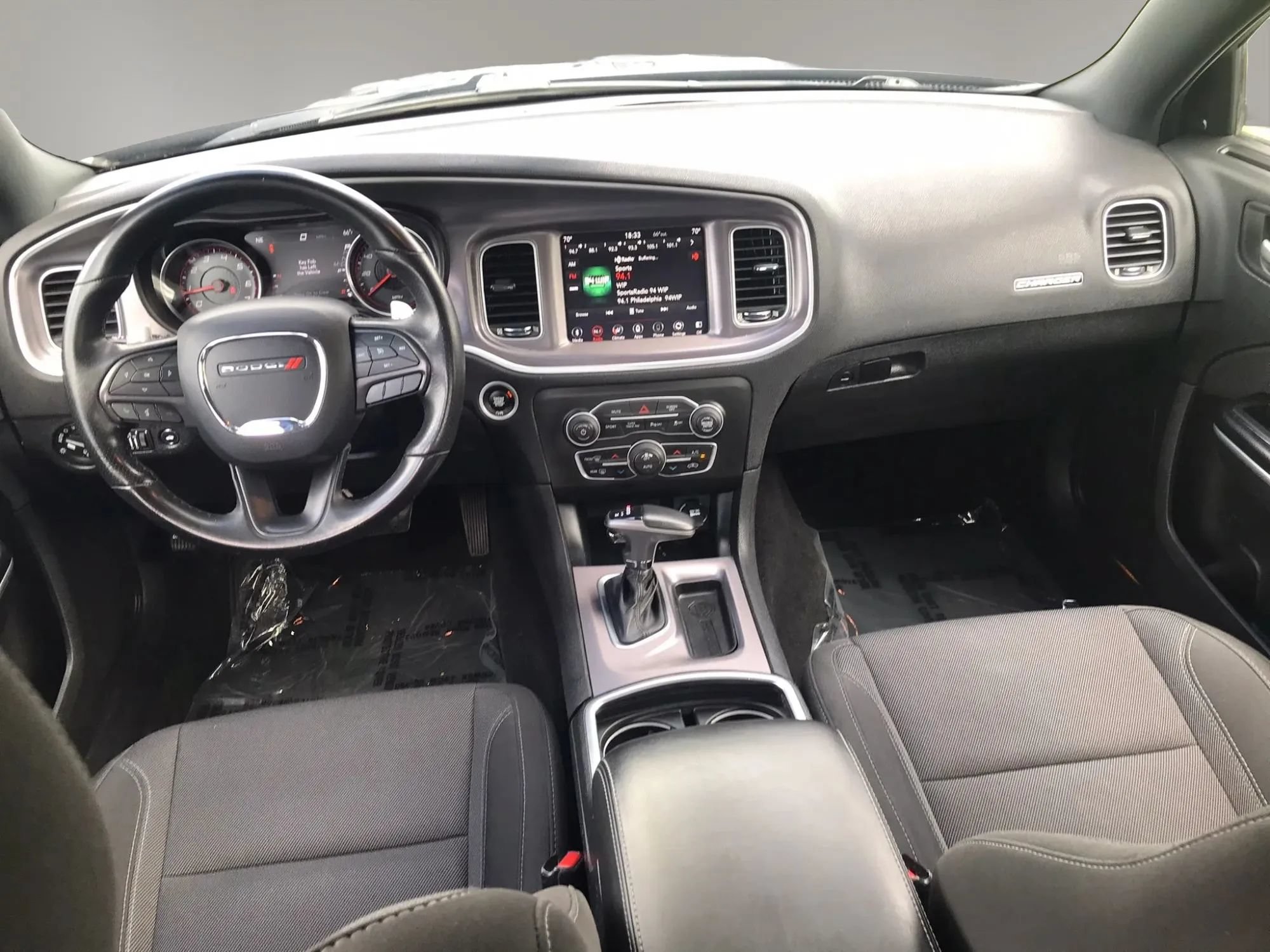 Used 2019 Dodge Charger SXT AWD/4WD image 3