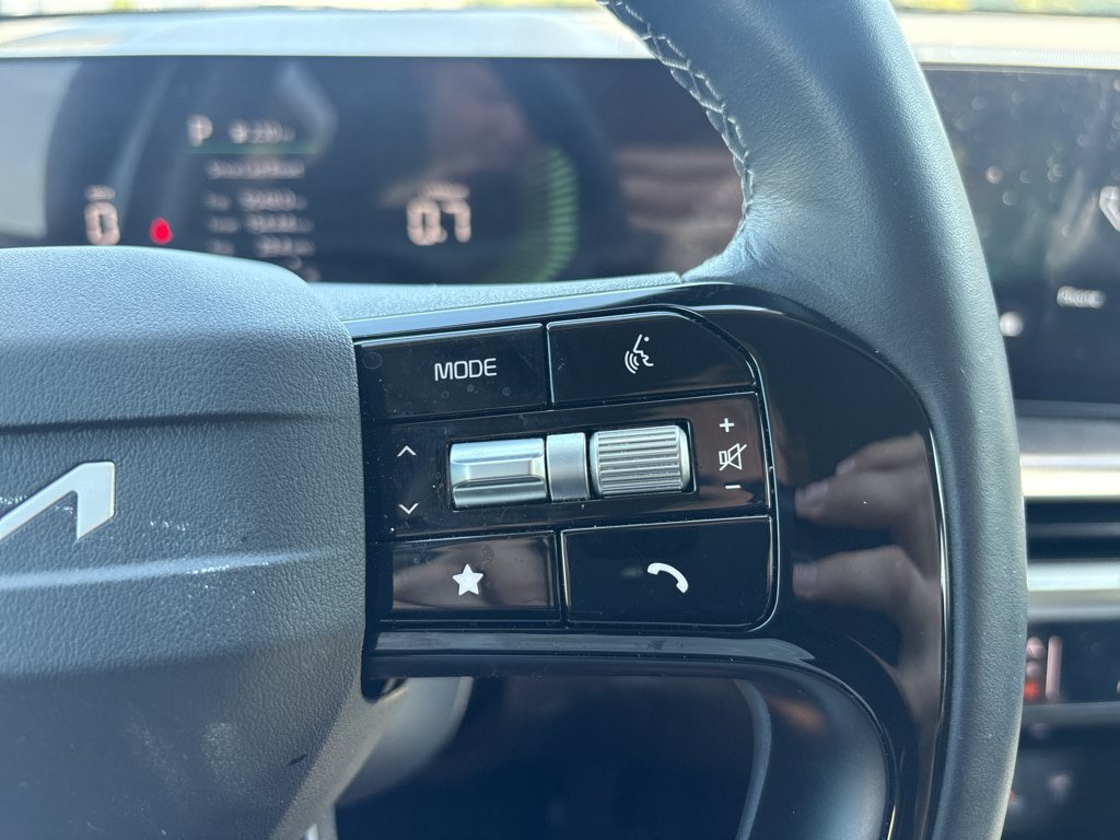 Certified 2026 Kia Sorento LX FWD image 29