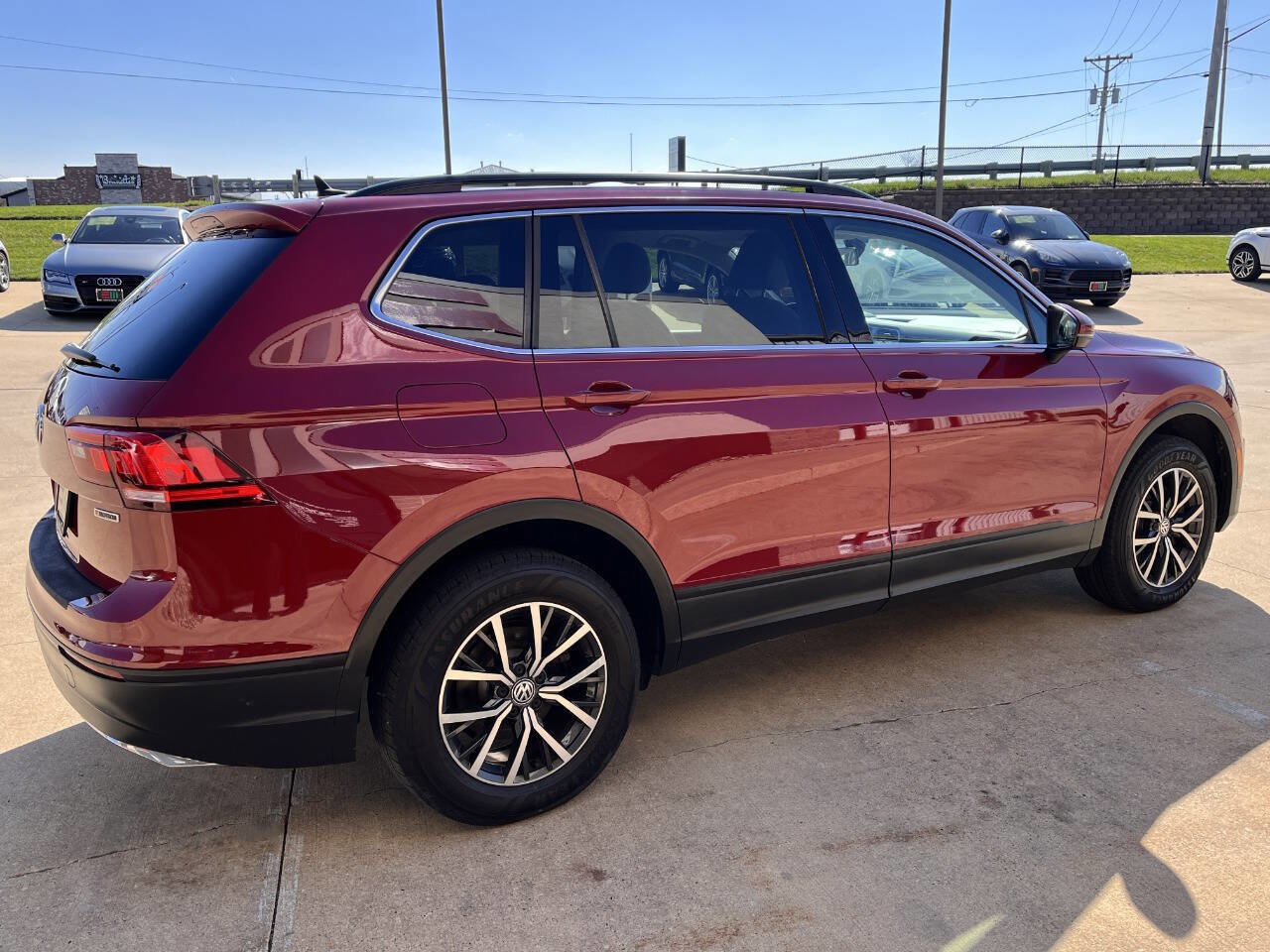 Used 2019 Volkswagen Tiguan SE w/ Panoramic Sunroof Package image 5