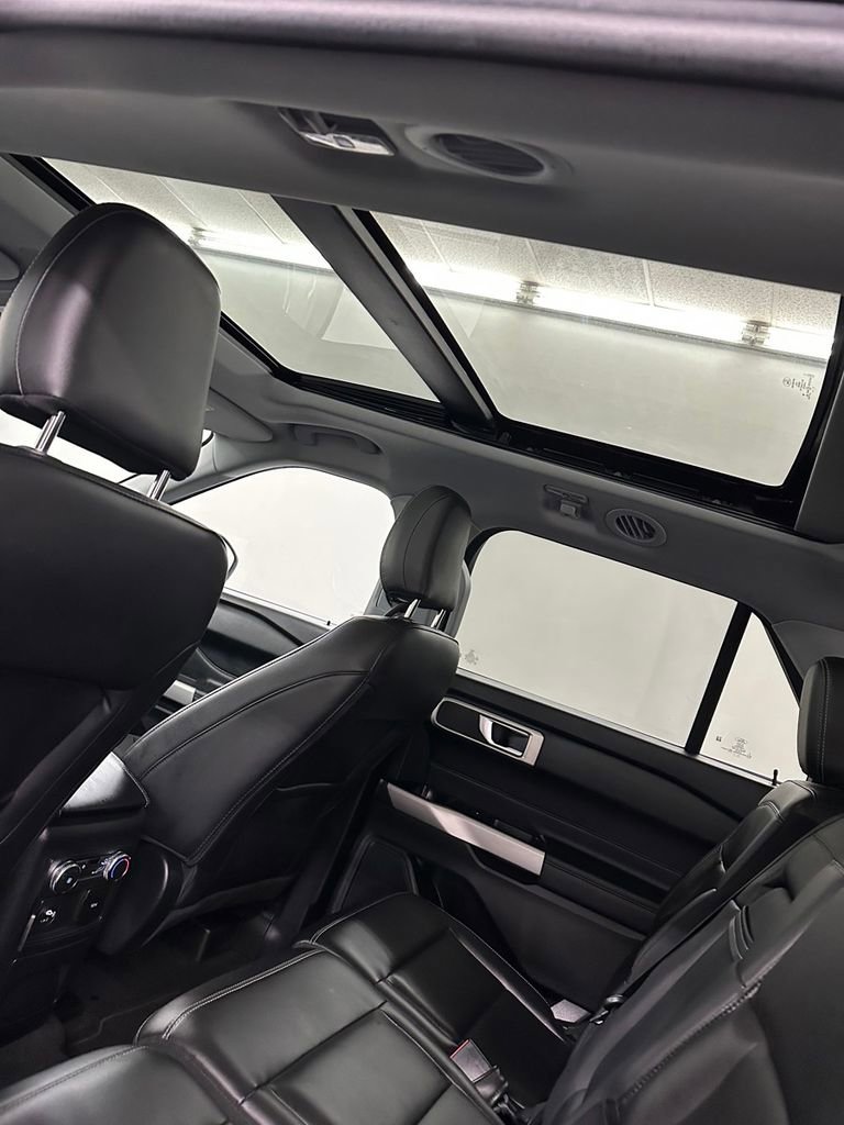 Used 2022 Ford Explorer XLT w/ Equipment Group 202A image 27