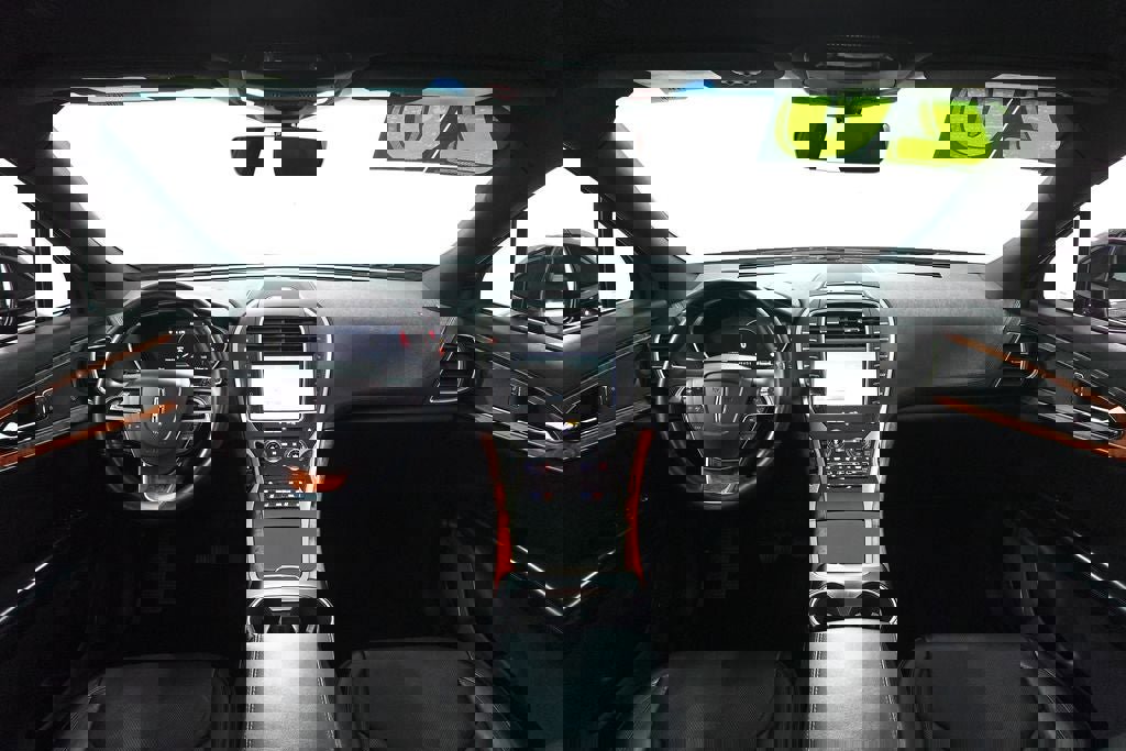 Used 2020 Lincoln Nautilus Reserve w/ Equipment Group 201A image 7