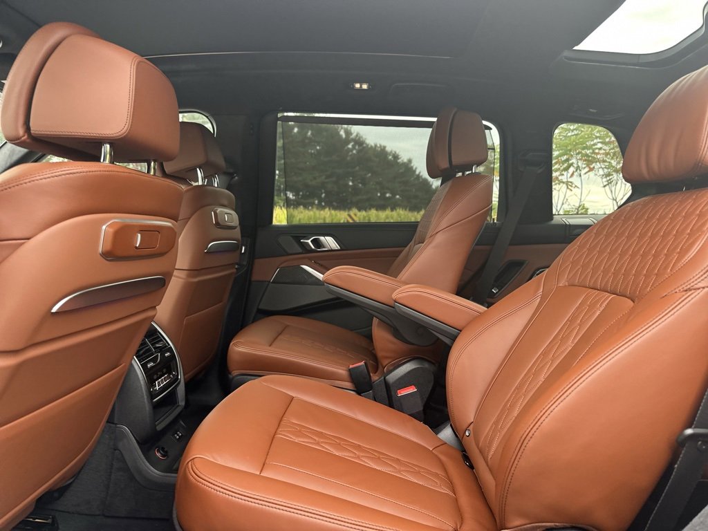New 2026 BMW X7 M60i image 22