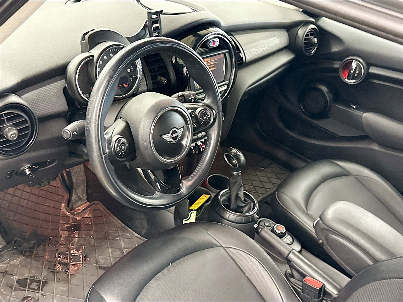 Used 2016 MINI Cooper 4-Door Hardtop image 7