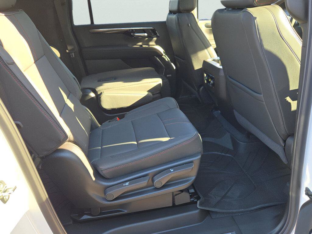 New 2026 Chevrolet Suburban RST w/ Comfort Package AWD/4WD image 11