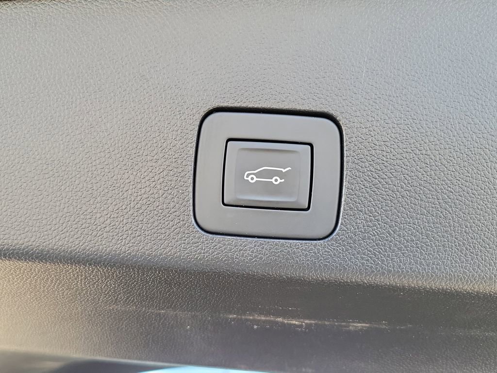 Used 2023 Buick Encore GX Essence w/ Experience Buick Package image 9