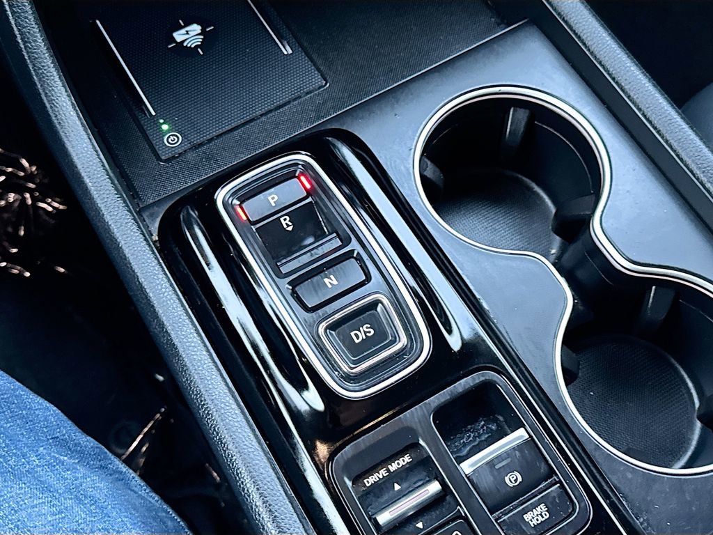 Used 2025 Honda Pilot Touring image 17