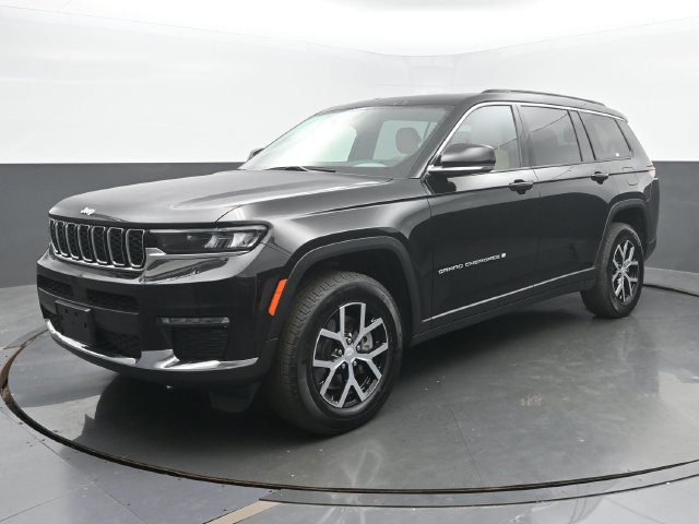 Used 2025 Jeep Grand Cherokee L Limited w/ Trailer Tow Package AWD/4WD image 2