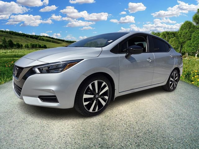 Used 2022 Nissan Versa SR image 3