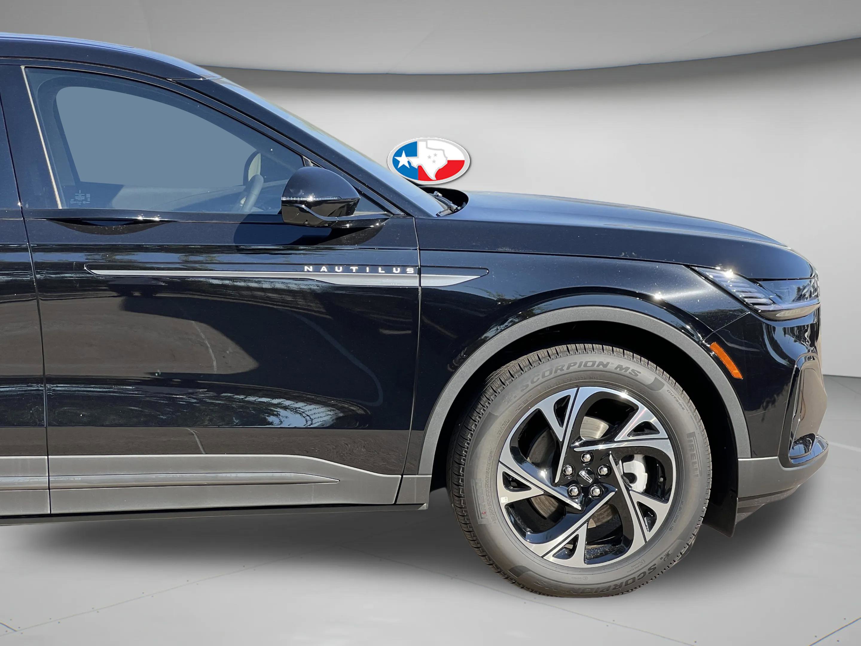 New 2025 Lincoln Nautilus Premier w/ Equipment Group 102A image 13