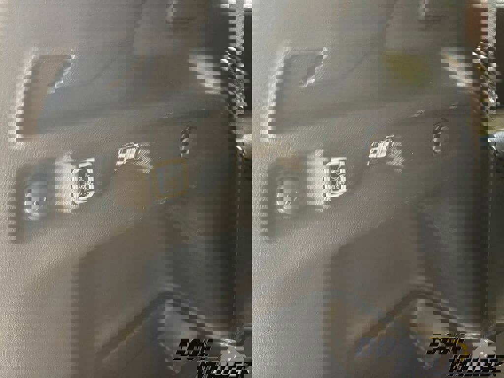 New 2025 Jeep Grand Cherokee L Laredo image 24