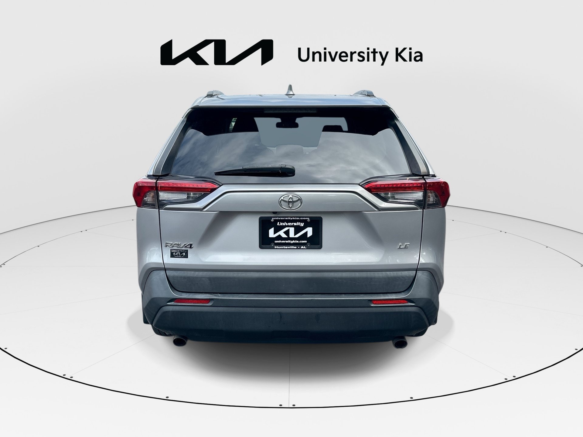 Used 2019 Toyota RAV4 LE FWD image 7