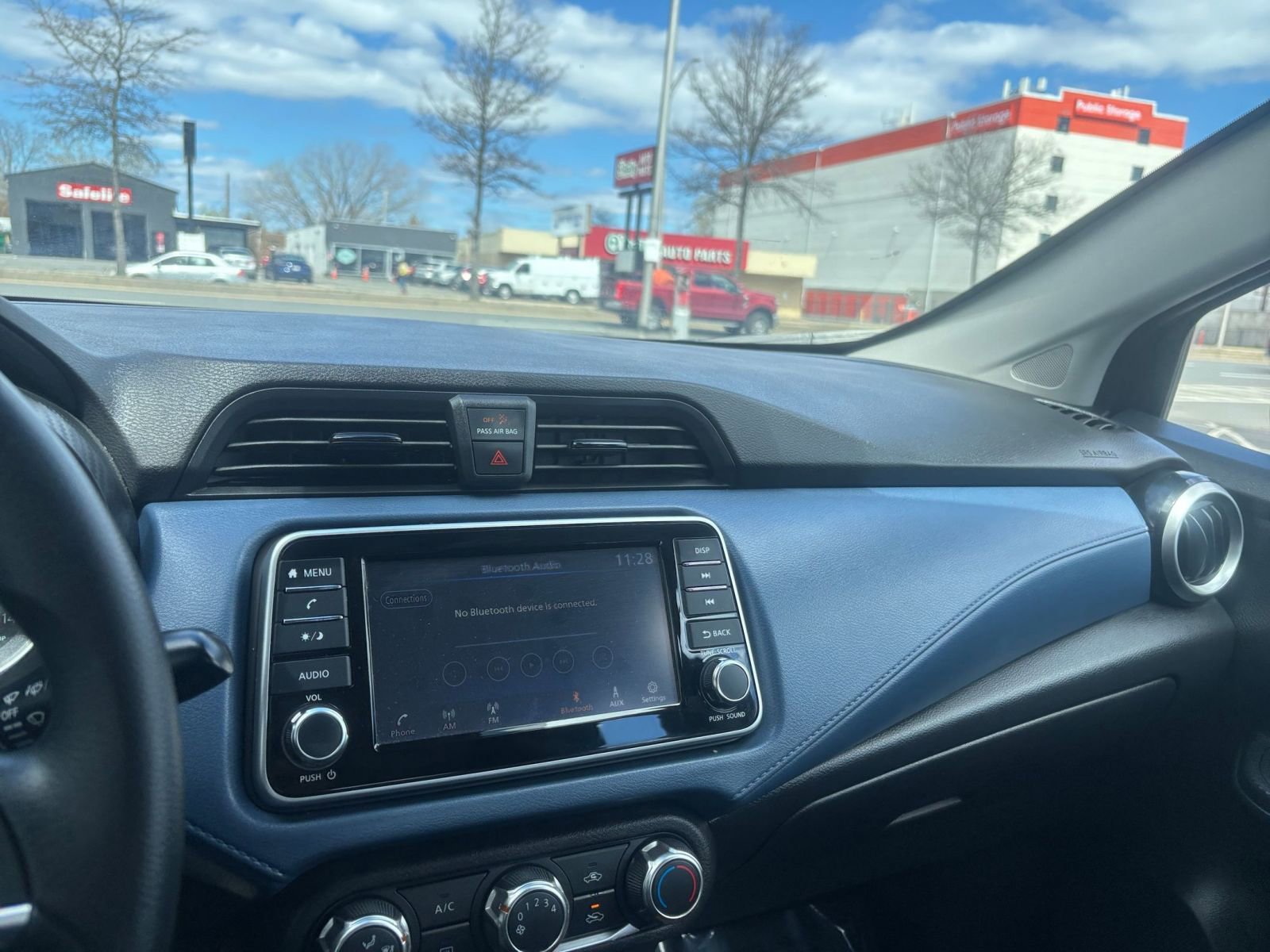Used 2025 Nissan Versa SV FWD image 33