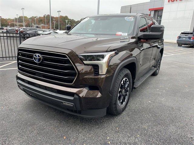 Certified 2023 Toyota Sequoia SR5 image 4