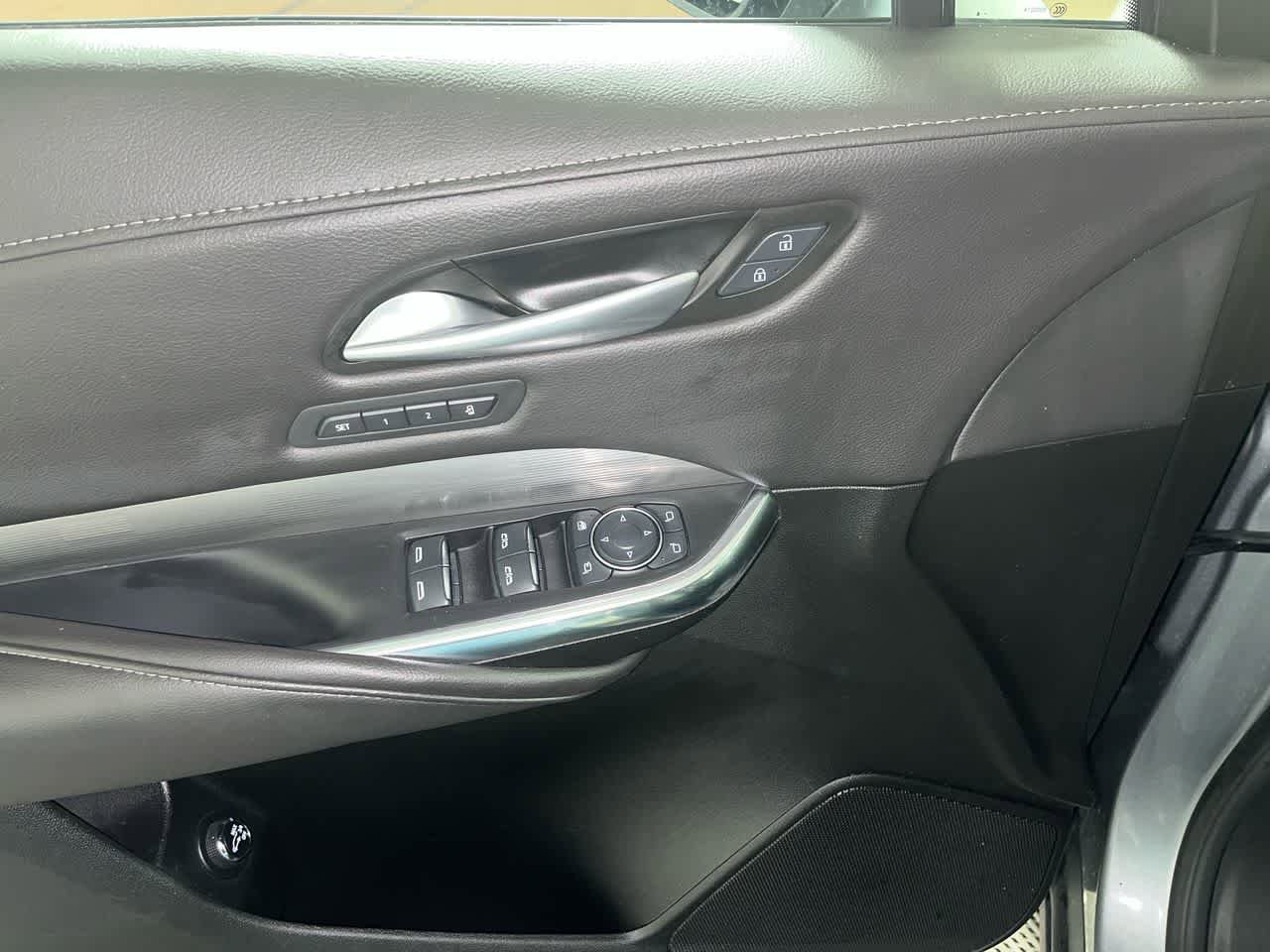 Used 2025 Cadillac XT4 Premium Luxury image 13