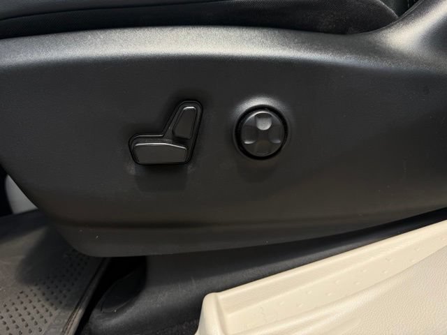 Used 2024 Chrysler Pacifica Touring-L FWD image 27