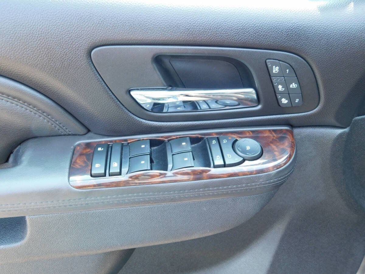 Used 2012 GMC Yukon XL Denali AWD/4WD image 19