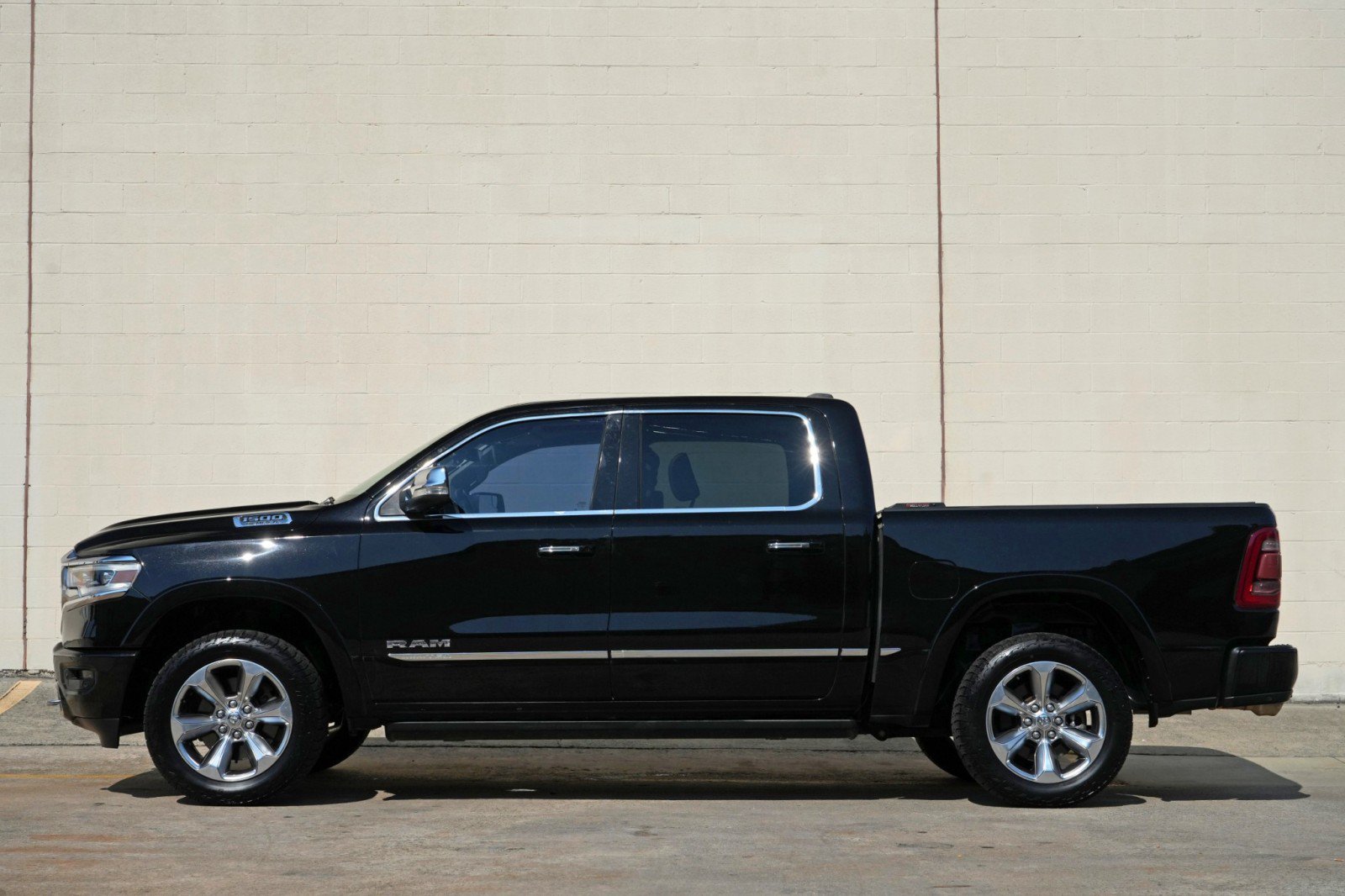 Used 2019 RAM 1500 Limited w/ Advanced Safety Group RWD image 8