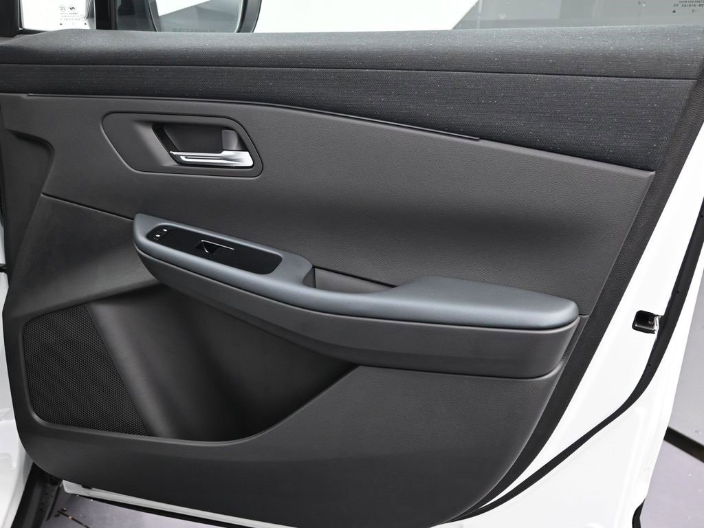 New 2026 Nissan Leaf image 8