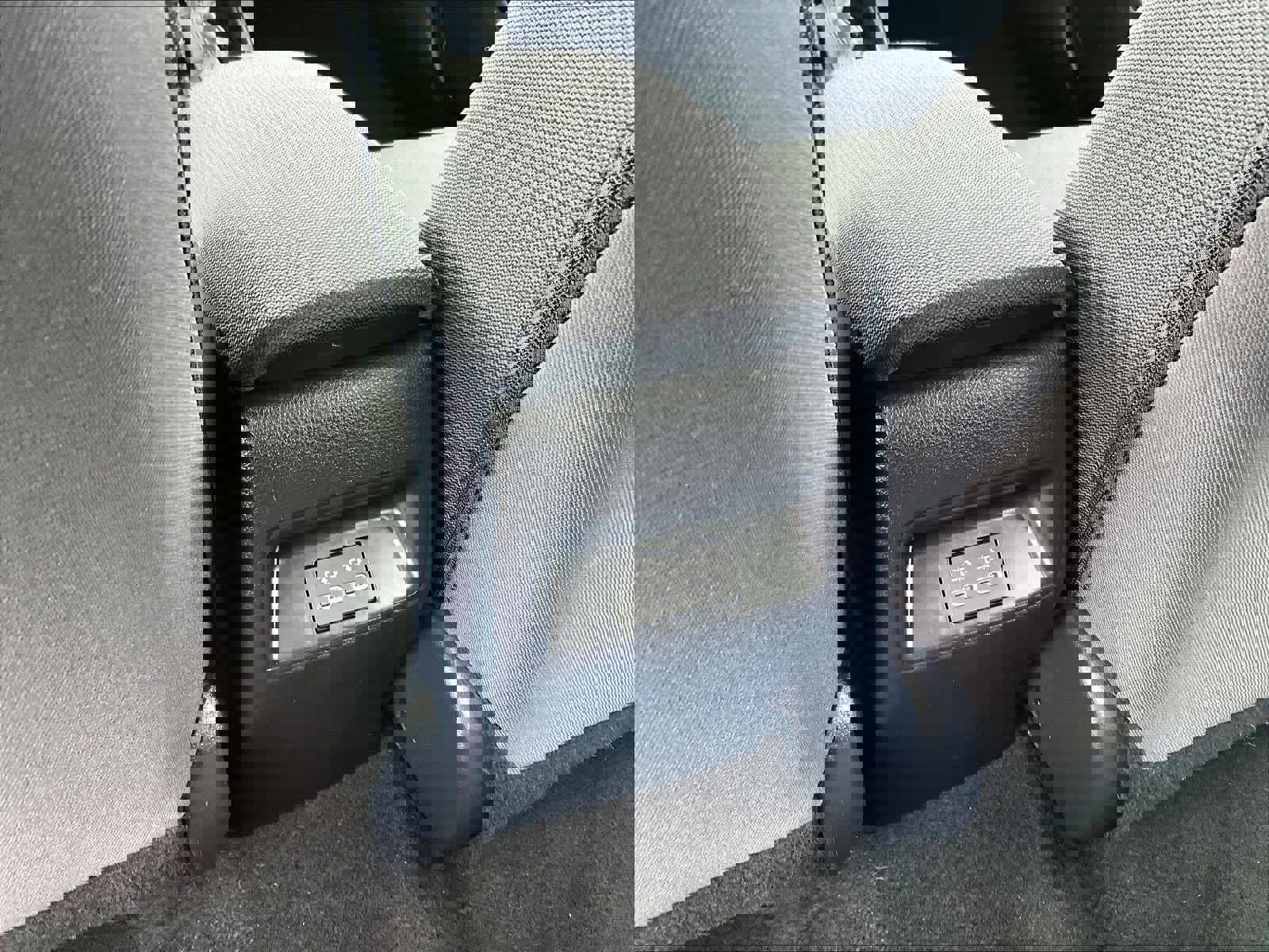 Used 2025 Toyota Corolla LE image 28