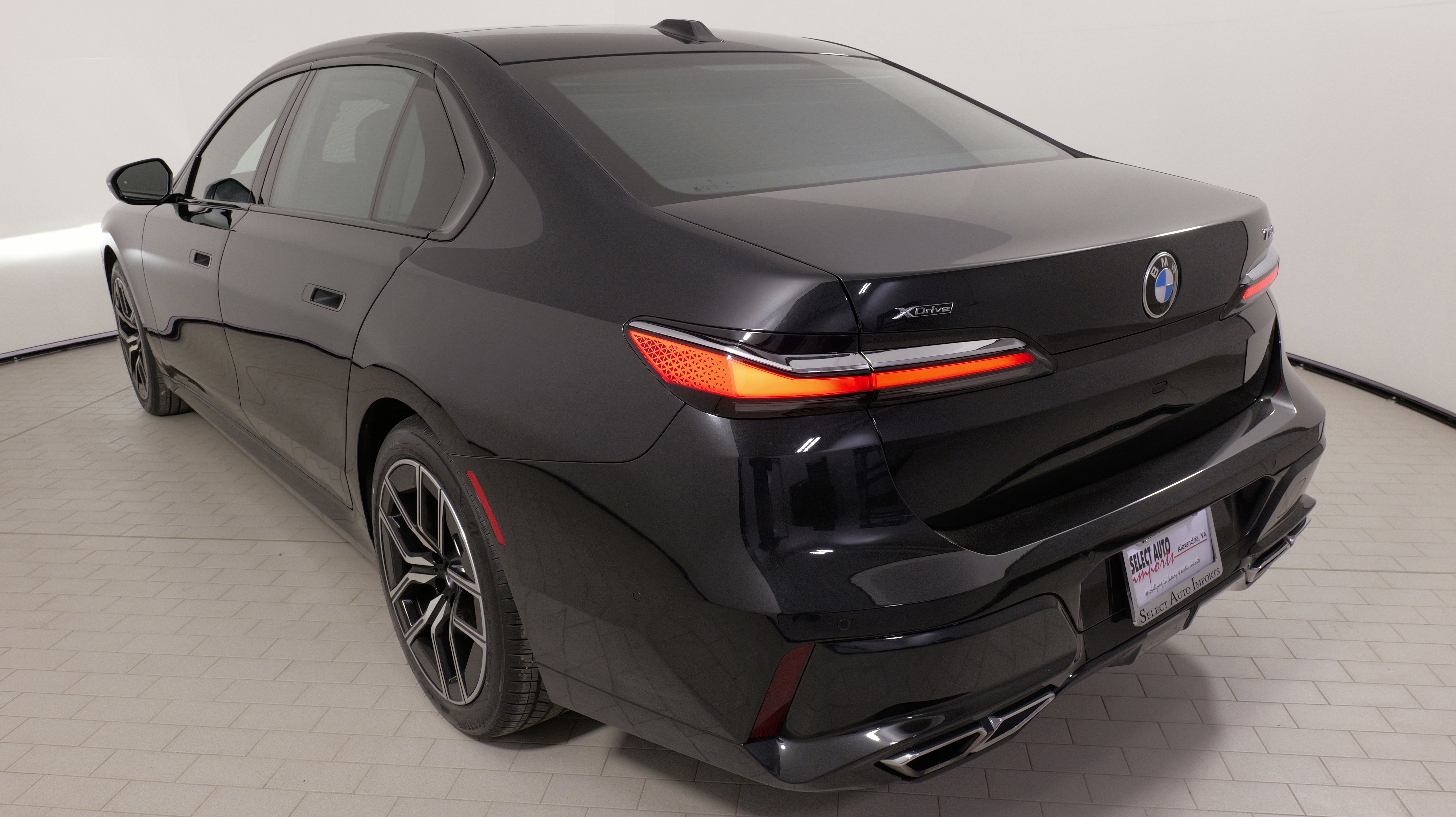 Used 2023 BMW 760i xDrive image 10