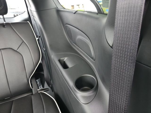 Used 2026 Chrysler Pacifica Premium image 39