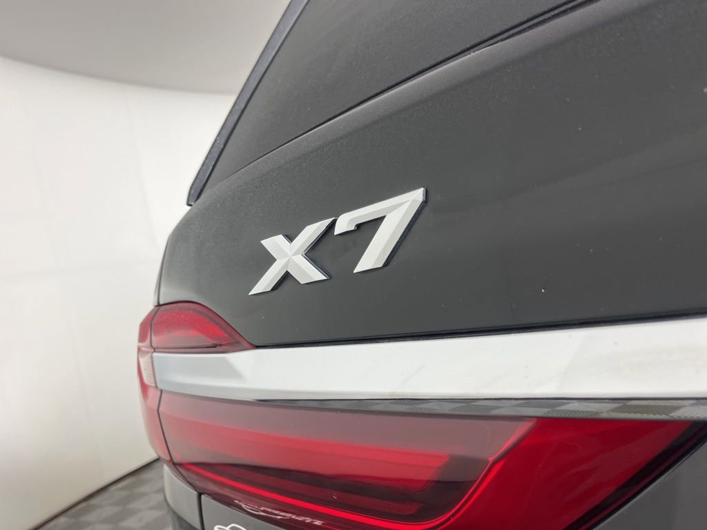 Used 2022 BMW X7 xDrive40i w/ Parking Assistance Package image 3