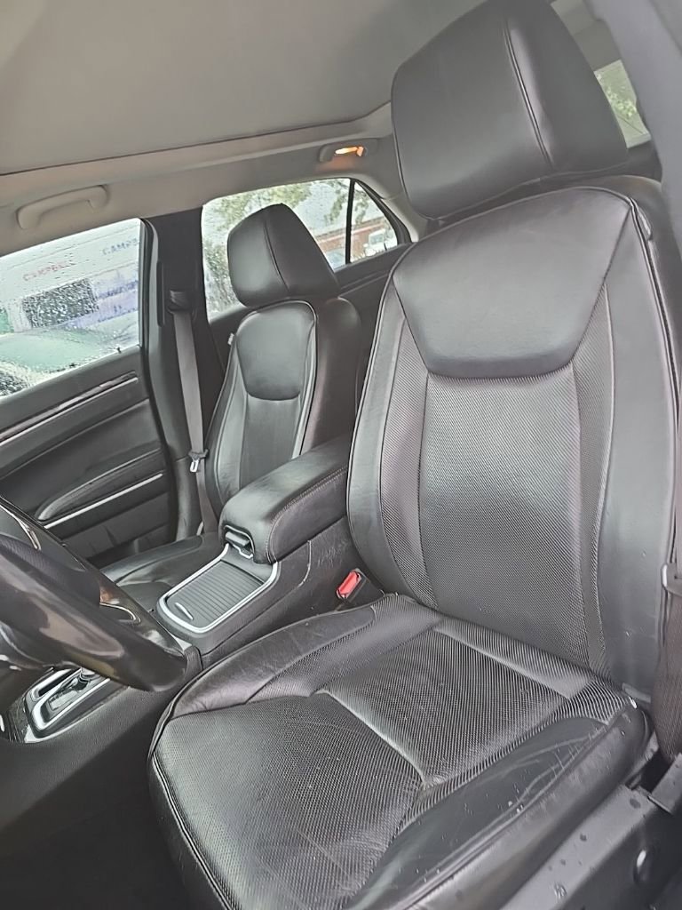 Used 2020 Chrysler 300 Limited AWD/4WD image 15