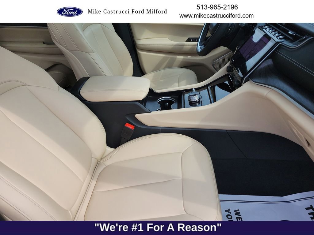 Used 2025 Jeep Grand Cherokee L Limited w/ Black Appearance Package AWD/4WD image 26