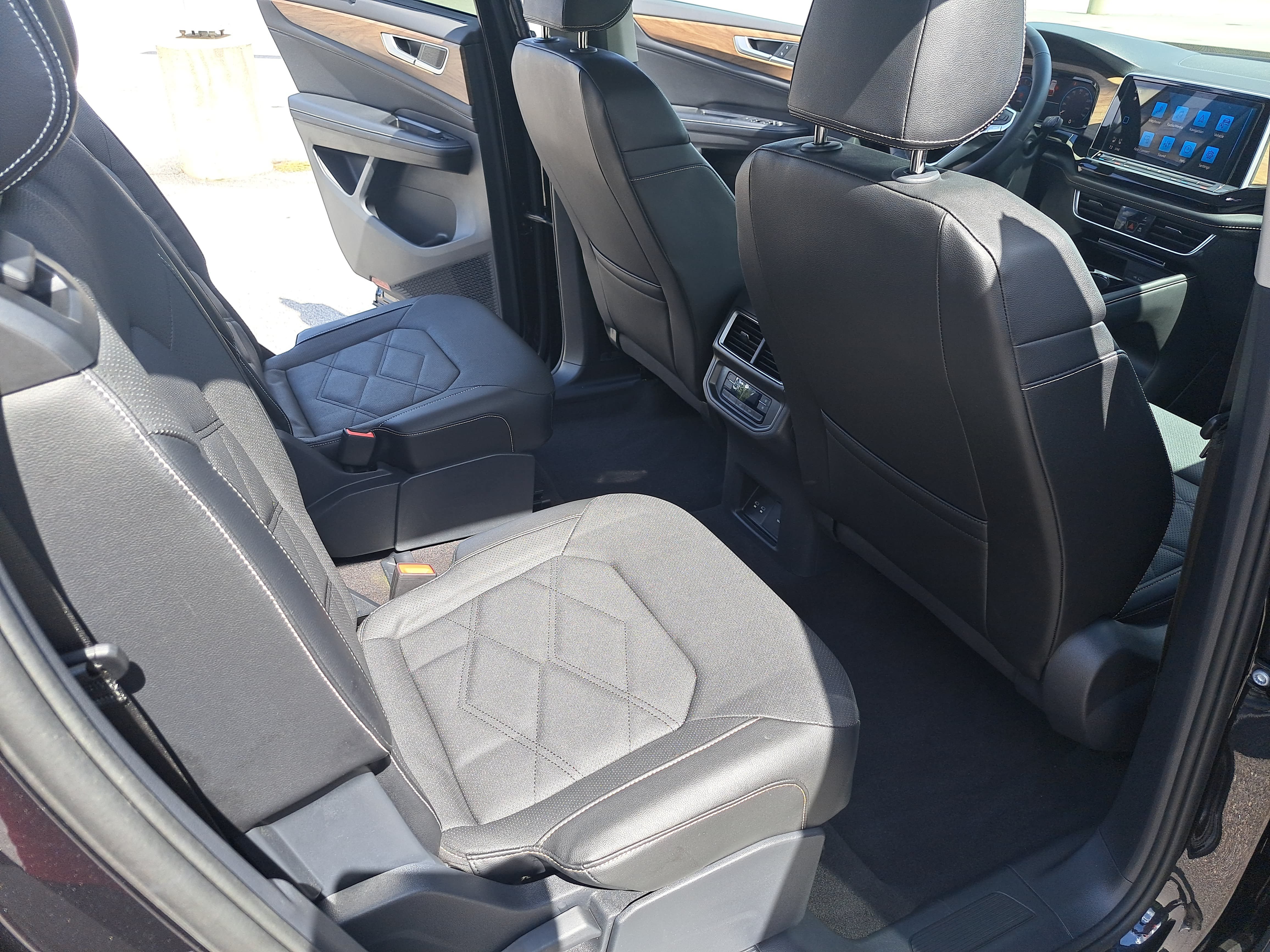 Certified 2024 Volkswagen Atlas SE FWD image 11