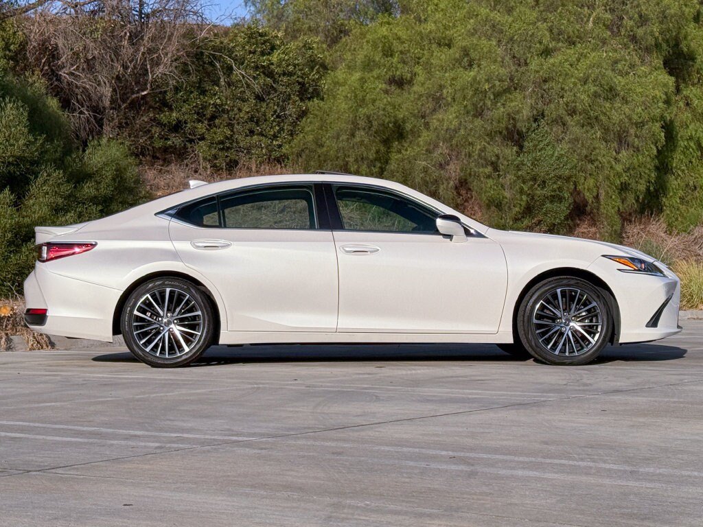 Certified 2024 Lexus ES 300h w/ Premium Package FWD image 9