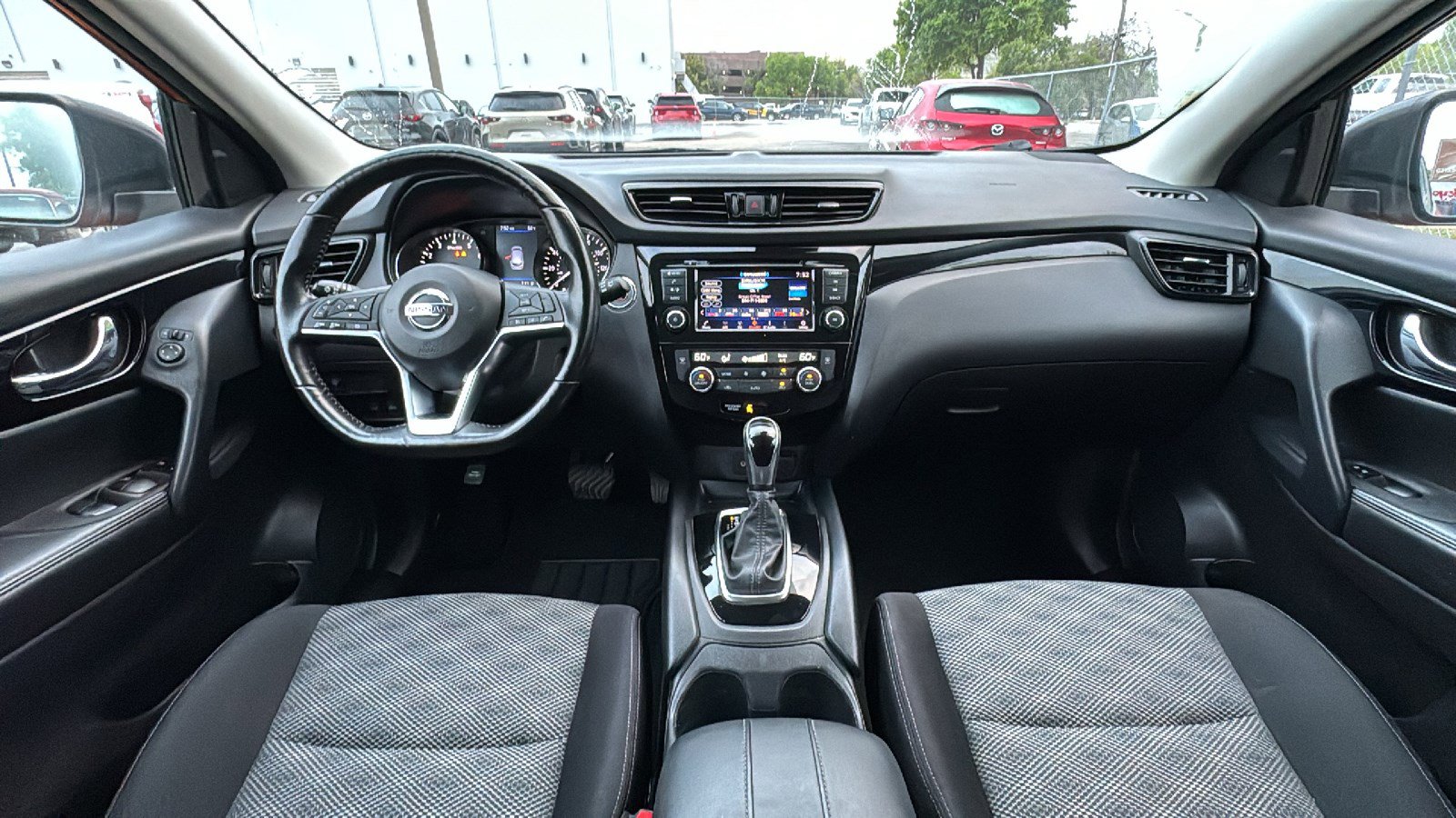 Used 2022 Nissan Rogue Sport SV image 27