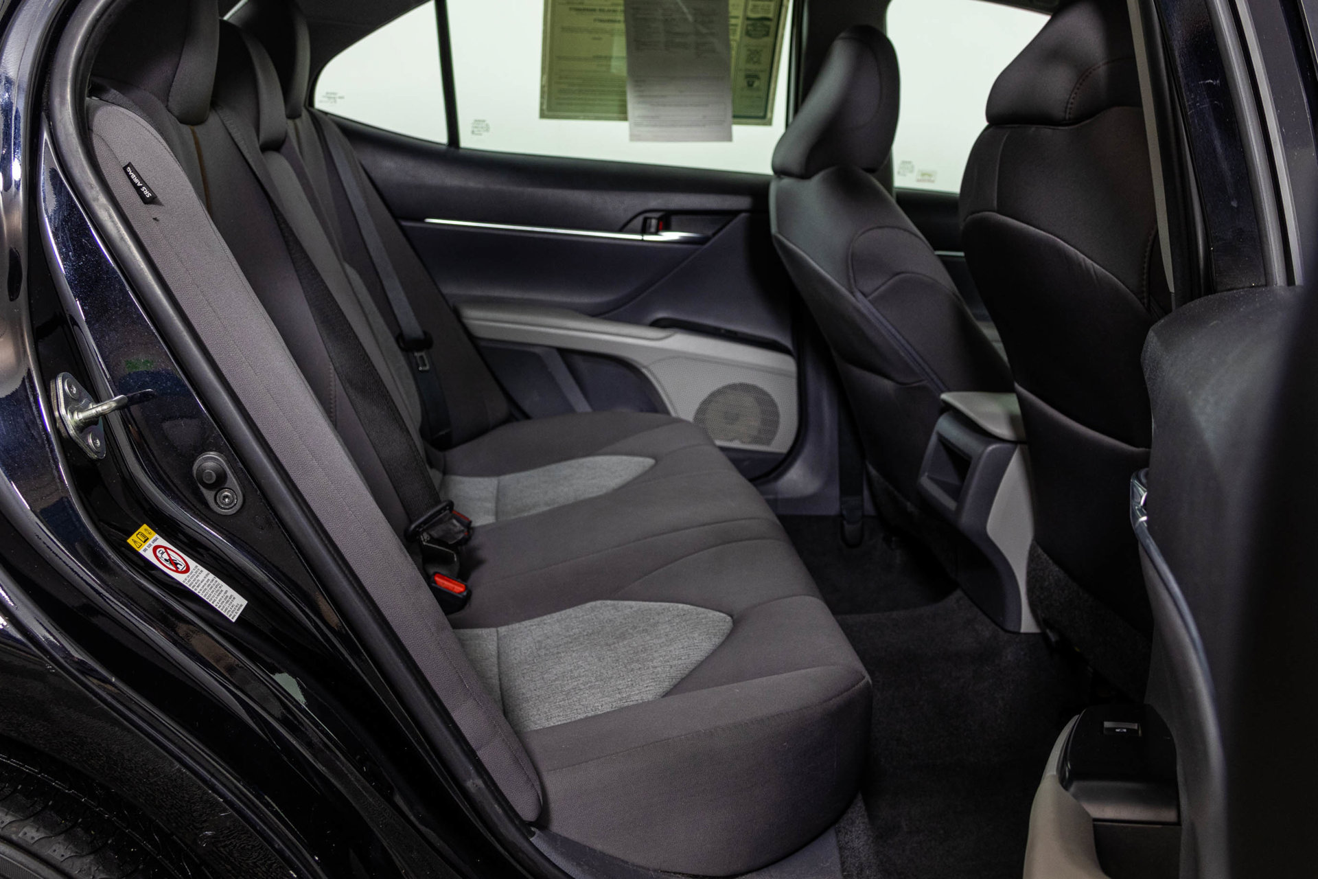 Used 2018 Toyota Camry LE FWD image 40